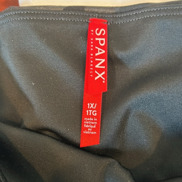 SPANX Women’s Size 1X Faux Leather Matte Black Combo Camo Leggings - Picture 4 of 6